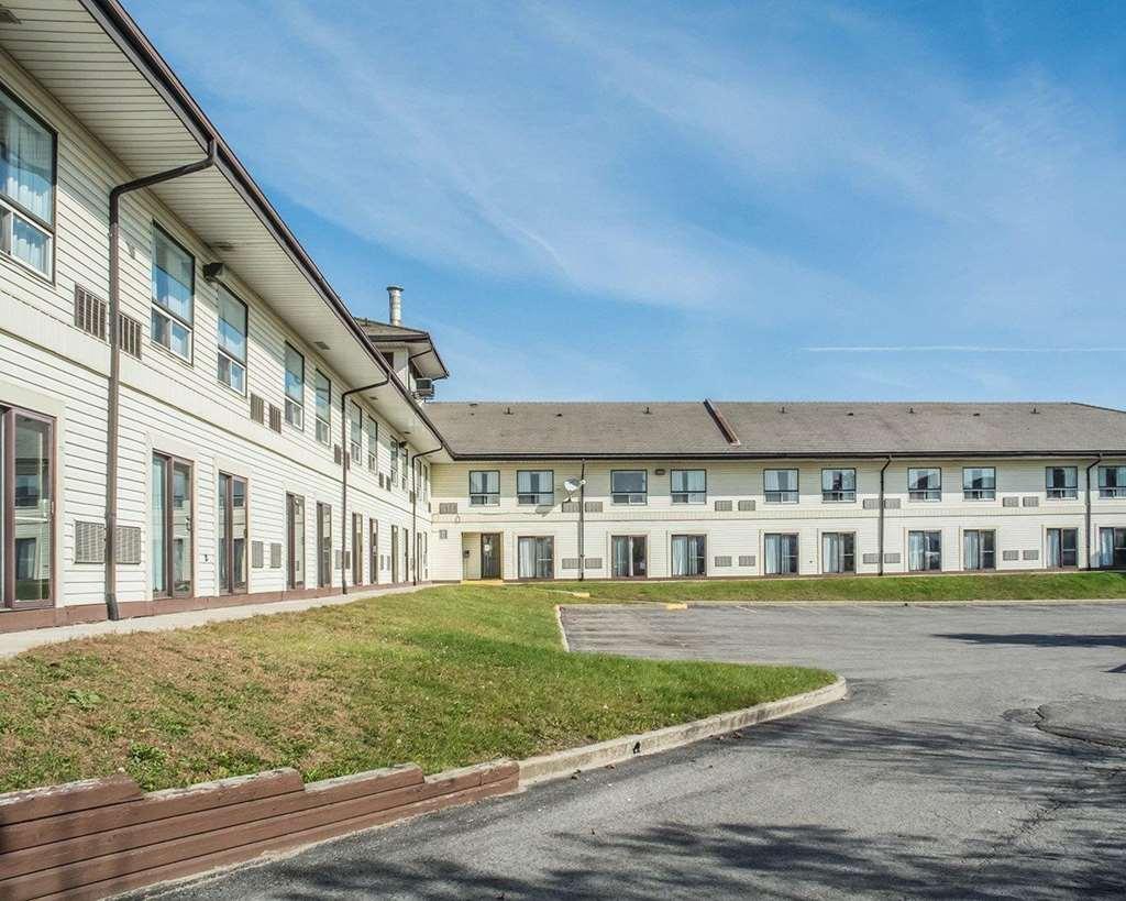 Days Inn By Wyndham Barrie Exterior photo