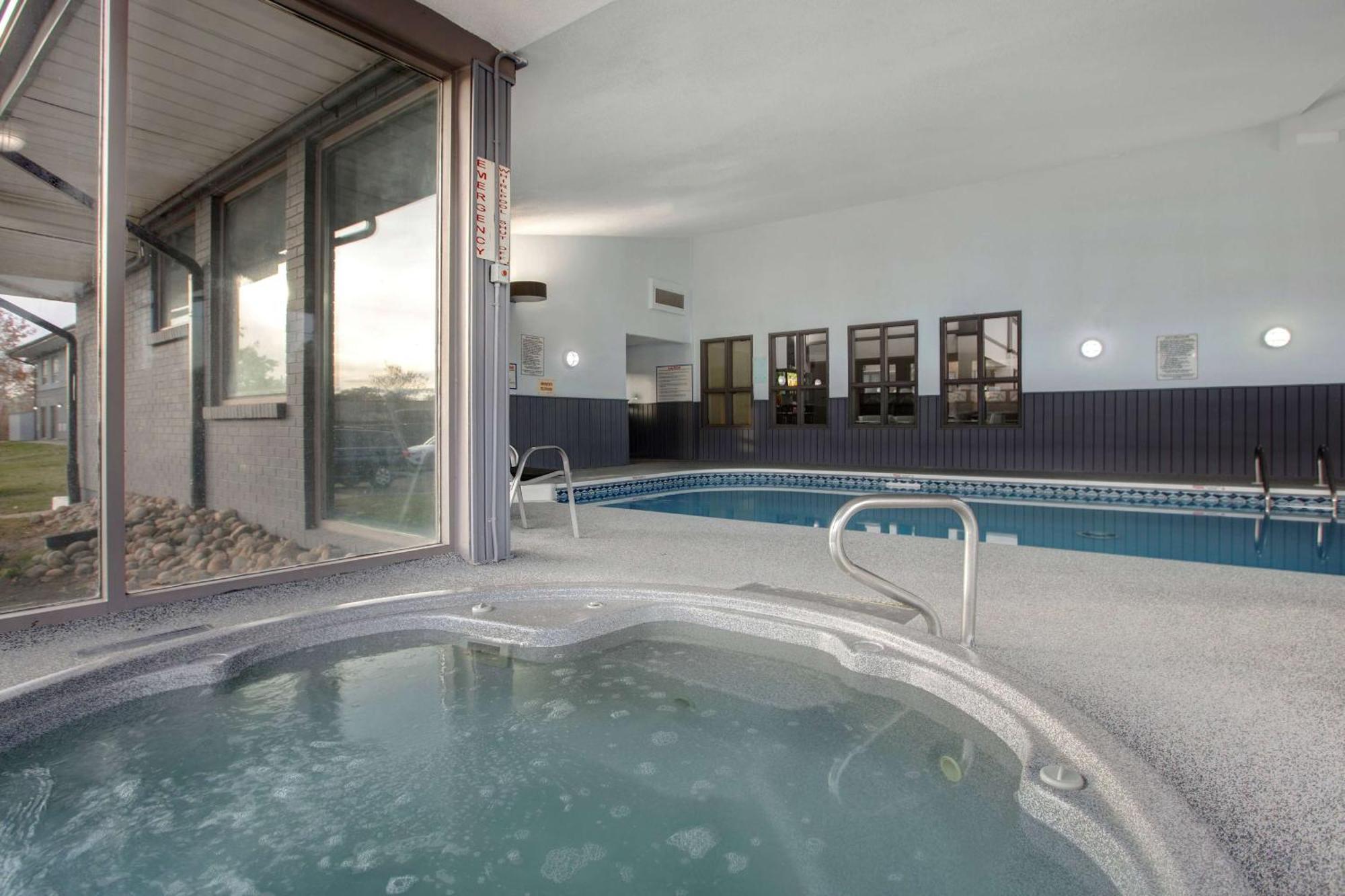 Days Inn By Wyndham Barrie Exterior photo