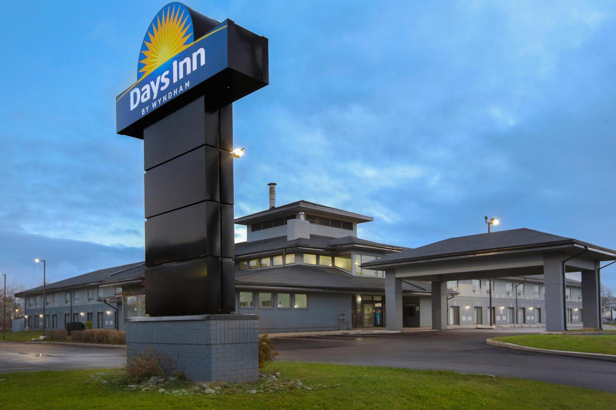 Days Inn By Wyndham Barrie Exterior photo